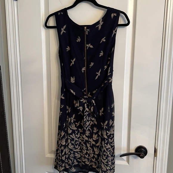 Beautiful navy dress with bird  print EUC - Picture 3 of 3
